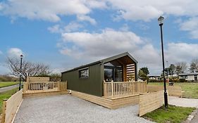 Lowfield Lodge & Hot Tub - Humberston Fitties Beach